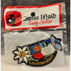 Vintage FÜRSTENTUM LIECHTENSTEIN Travel Souvenir Badge PATCH Floral Shield Crest